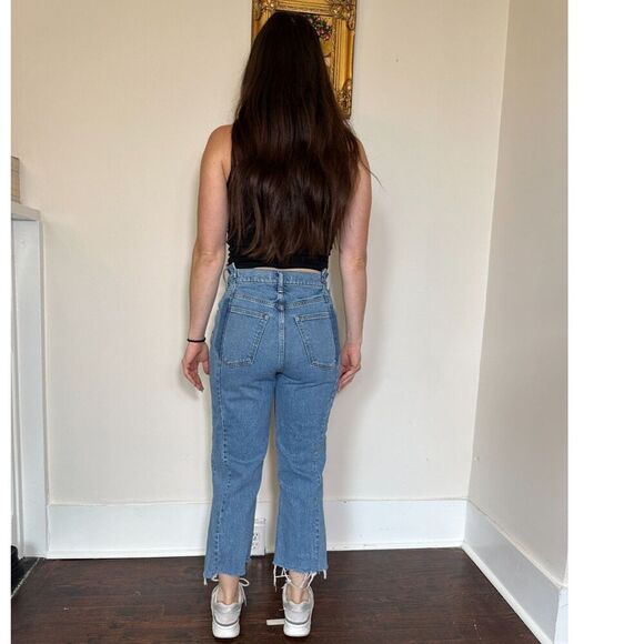 Abercrombie and Fitch The 90's Straight Ultra high Rise Ankle Crop Jean Size 8L - Picture 5 of 5